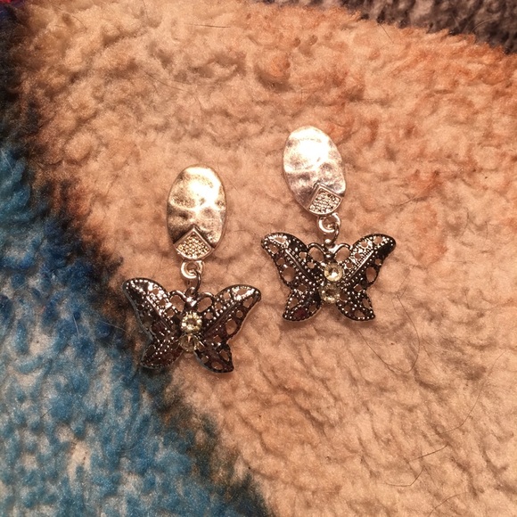 Silver & Gold tone butterfly earrings hammered NWT - Picture 4 of 5